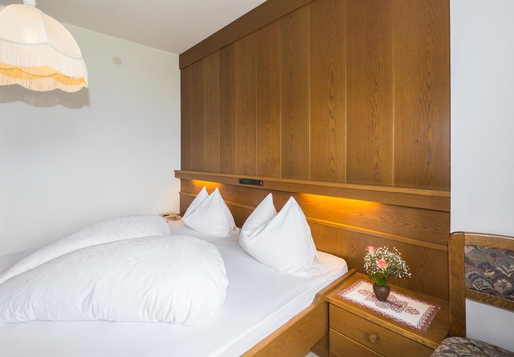 Guesthouse Pension Grafenstein Merano Room photo